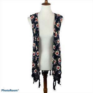 🧡Trafaluc Zara Boho vest Floral fringe size Med